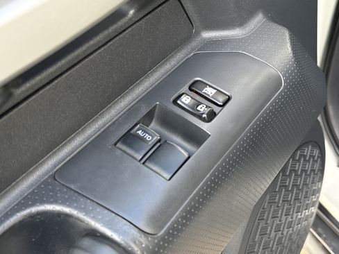 Used 2012 Toyota FJ Cruiser 4WD w/ Convenience Pkg image 16