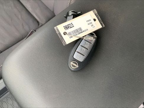 Used 2024 Nissan Frontier SV w/ SV Convenience Package RWD image 13
