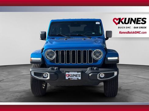 Used 2025 Jeep Wrangler Unlimited Sahara AWD/4WD image 3