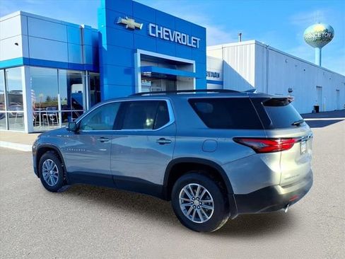 Used 2023 Chevrolet Traverse LT w/ Rear Camera Mirror Package image 6