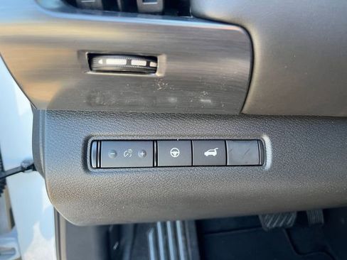 New 2026 Nissan Pathfinder SL w/ SL Premium Package FWD image 17