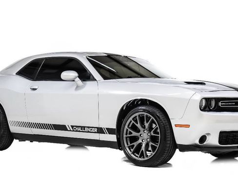 Used 2021 Dodge Challenger SXT RWD image 1