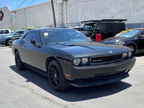 Used 2010 Dodge Challenger SE RWD image 1