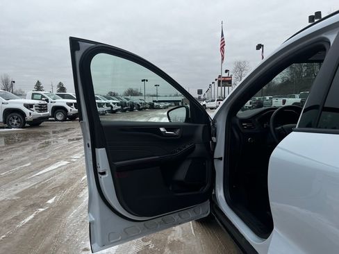 Used 2025 Ford Escape ST-Line Select image 15