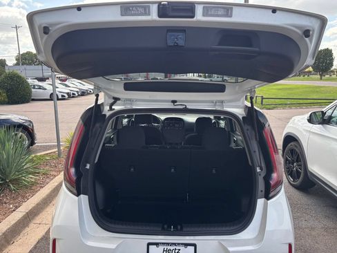 Used 2025 Kia Soul LX w/ LX Technology Package FWD image 29