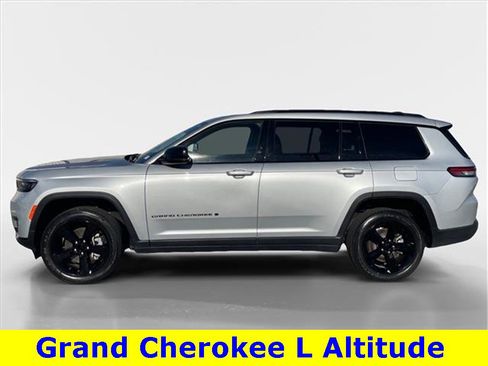 Used 2023 Jeep Grand Cherokee L Laredo image 3