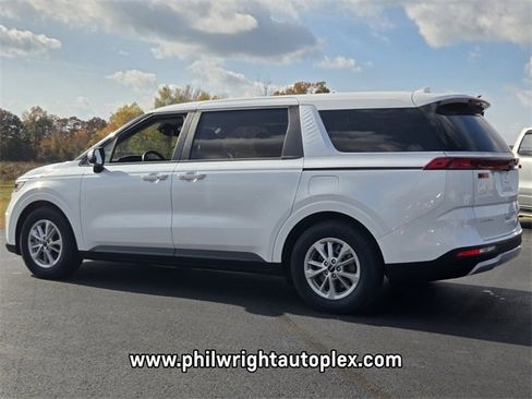 Used 2024 Kia Carnival LX image 5