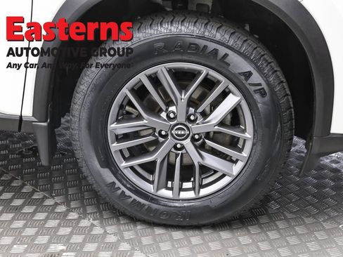 Used 2023 Nissan Rogue S AWD/4WD image 32