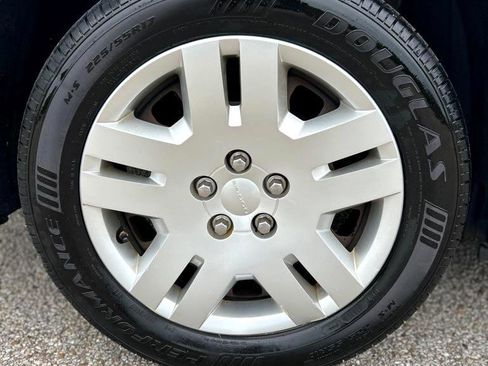 Used 2013 Dodge Avenger SE image 24