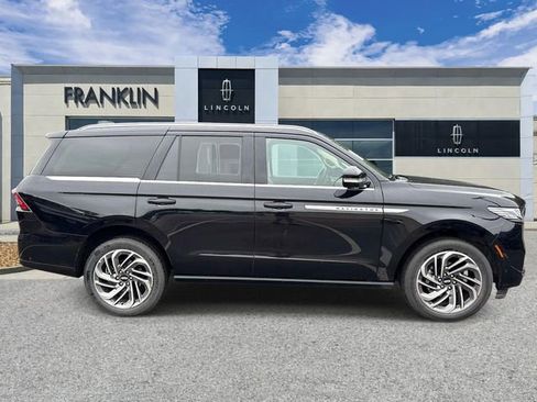 Certified 2025 Lincoln Navigator Reserve AWD/4WD image 8