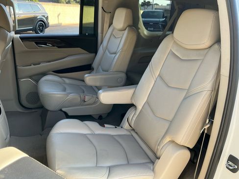 Used 2020 Cadillac Escalade ESV Premium Luxury image 20