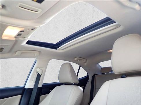 Used 2018 Lexus IS 300 AWD image 12