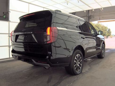 Used 2025 Ford Expedition Platinum AWD/4WD image 6