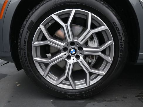 Certified 2024 BMW X7 xDrive40i w/ Premium Package AWD/4WD image 4