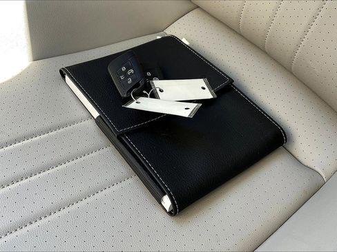 Certified 2022 Volkswagen Tiguan SE w/ Panoramic Sunroof Package image 11