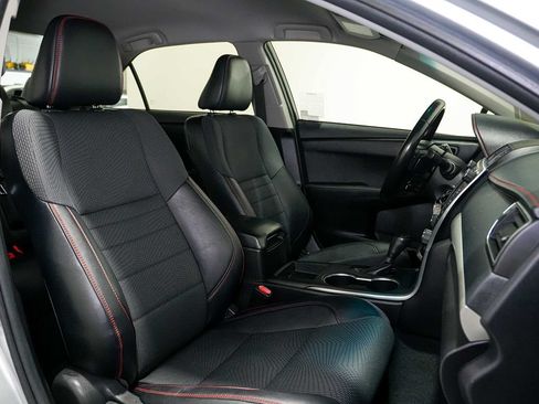 Used 2016 Toyota Camry SE FWD image 23