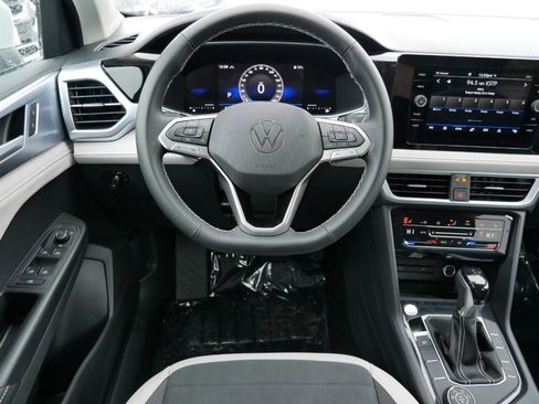 New 2026 Volkswagen Taos SE AWD/4WD image 7