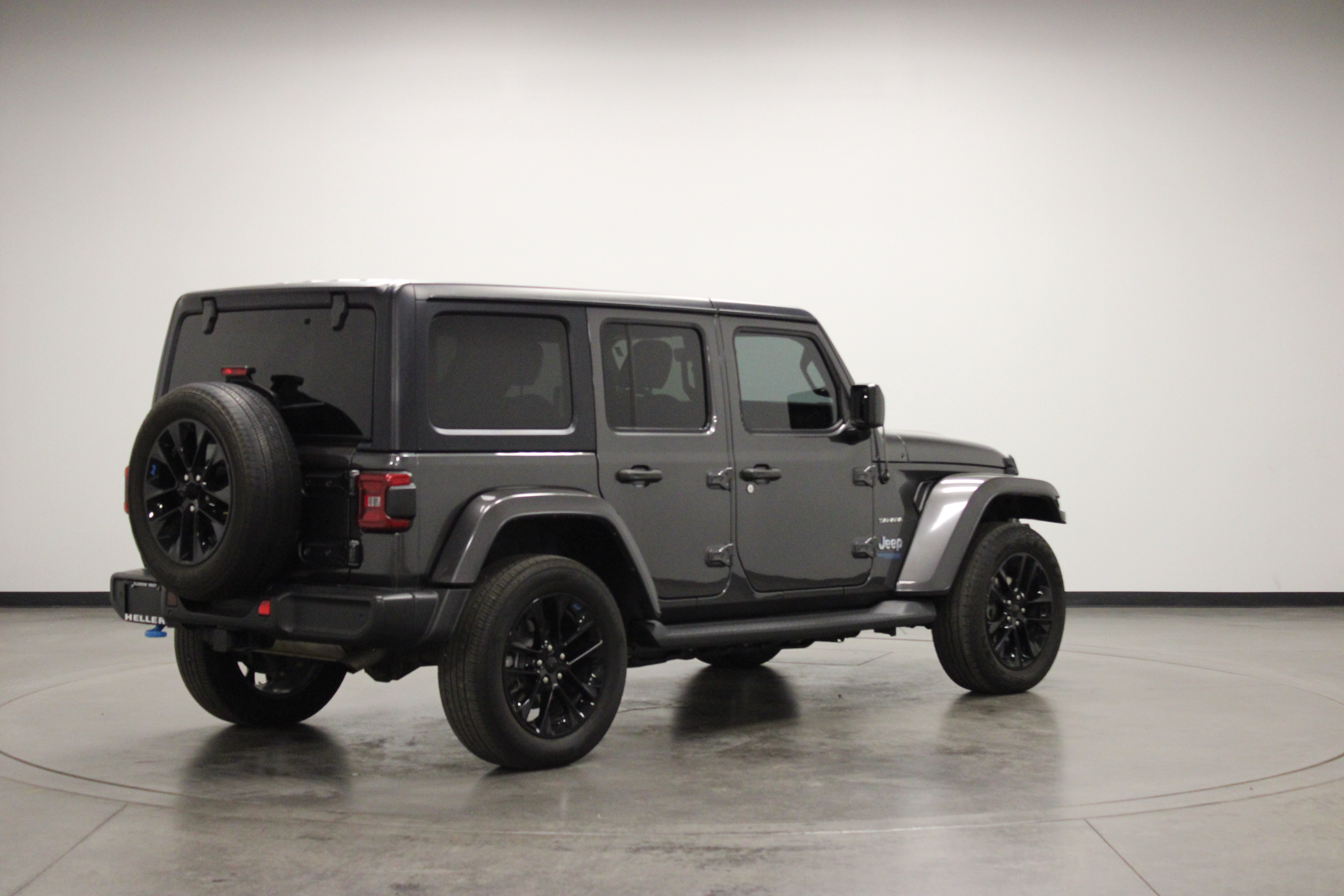 Used 2022 Jeep Wrangler Unlimited Sahara w/ Cold Weather Group AWD/4WD image 8