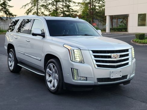 Used 2017 Cadillac Escalade Luxury image 5