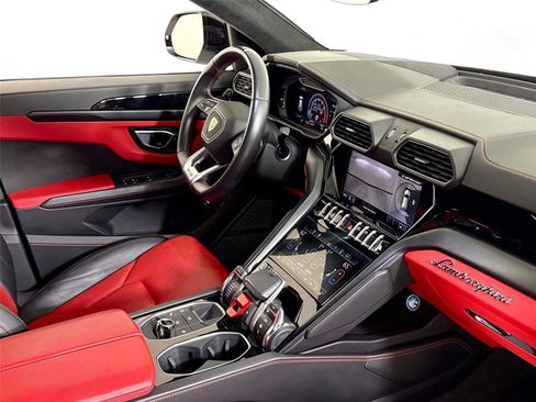 Used 2021 Lamborghini Urus image 32