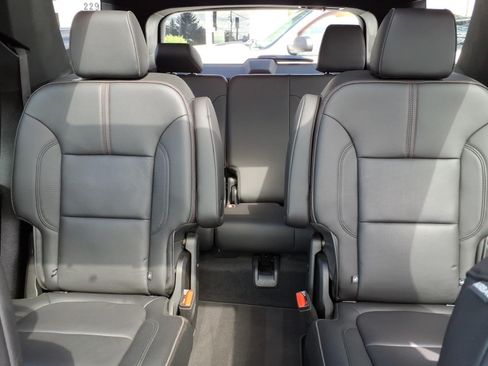 Used 2023 Chevrolet Traverse RS AWD/4WD image 32