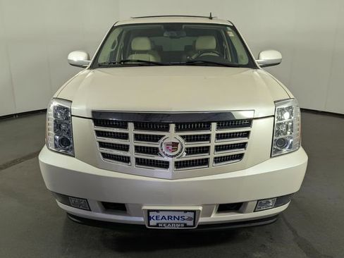 Used 2007 Cadillac Escalade AWD w/ Information Package image 3