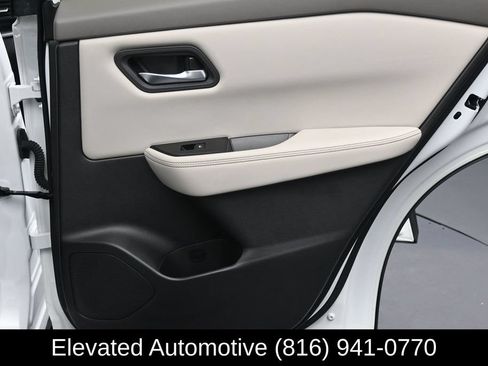 Used 2024 Nissan Rogue SV AWD/4WD image 13