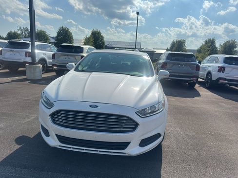 Used 2016 Ford Fusion SE FWD image 4