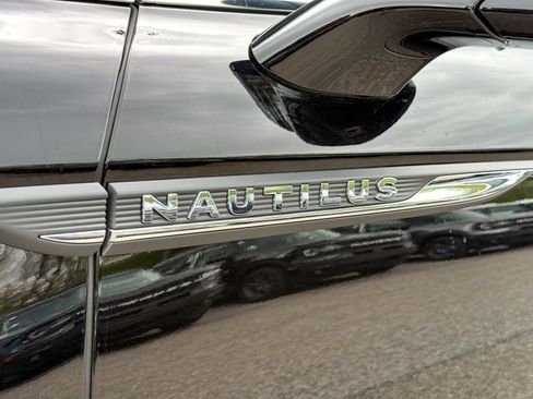 Used 2023 Lincoln Nautilus AWD w/ Premium Package image 12