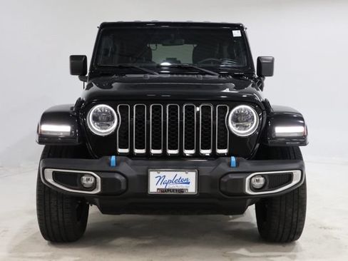 Used 2023 Jeep Wrangler Unlimited Sahara w/ Cold Weather Group AWD/4WD image 2