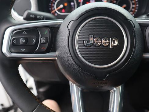 Used 2024 Jeep Wrangler Unlimited Sahara AWD/4WD image 17
