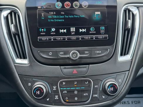 Used 2018 Chevrolet Malibu Premier image 33