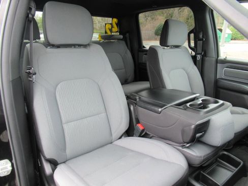 Used 2022 RAM 1500 Big Horn AWD/4WD image 9