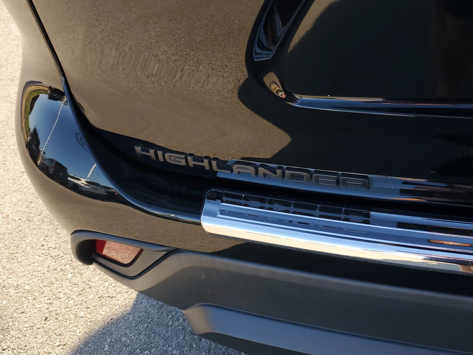 Used 2020 Toyota Highlander XLE AWD/4WD image 7