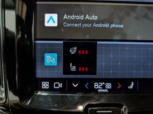 Used 2023 Volvo XC60 T8 Core image 21