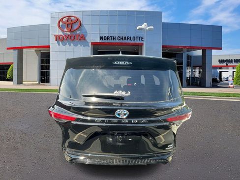 Used 2021 Toyota Sienna XSE image 7
