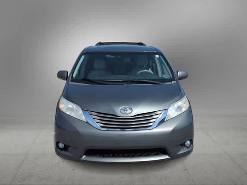 Used 2014 Toyota Sienna XLE FWD image 3