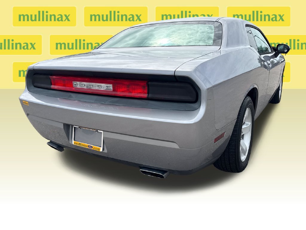 Used 2014 Dodge Challenger SXT RWD image 4