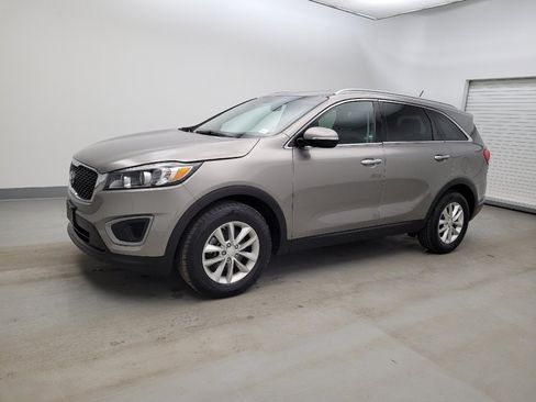 Used 2016 Kia Sorento FWD image 2