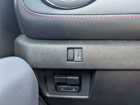 Used 2025 Chevrolet Colorado Z71 image 22