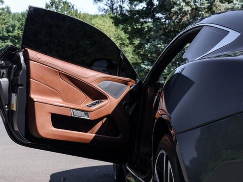 Used 2015 Aston Martin Vanquish Coupe RWD image 38