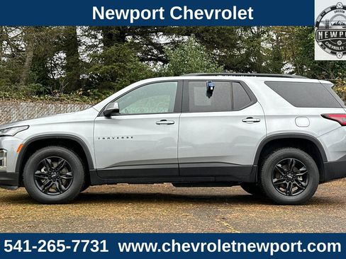 Used 2023 Chevrolet Traverse LT w/ Midnight/Sport Edition image 8