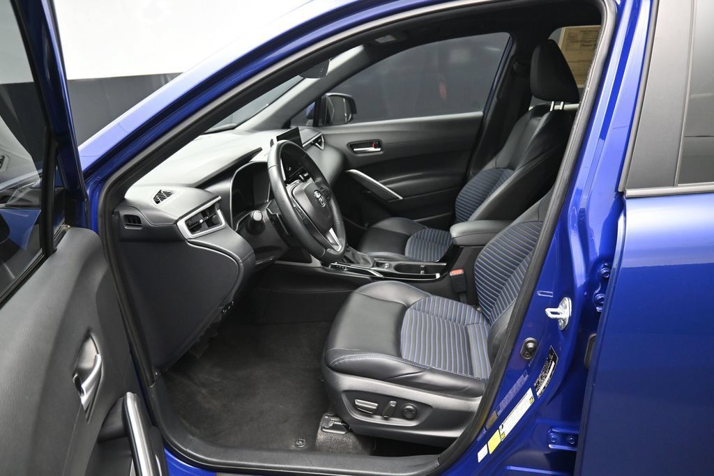 Used 2024 Toyota Corolla Cross AWD Hybrid w/ Convenience Package image 9