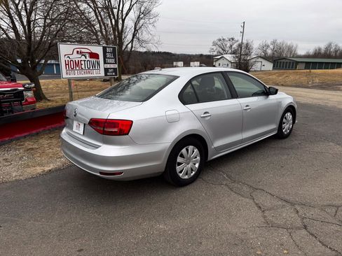 Used 2015 Volkswagen Jetta S image 3
