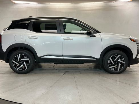 New 2026 Nissan Kicks SV w/ SV Premium Package FWD image 6
