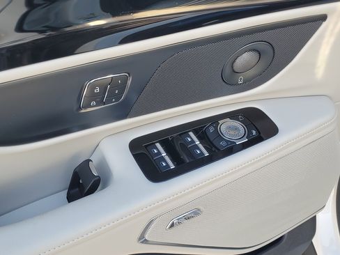 New 2026 Lincoln Nautilus Reserve w/ Jet Appearance Package image 9