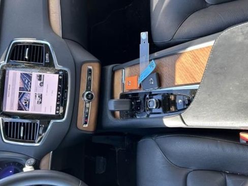 Used 2023 Volvo XC90 B6 Plus w/ Protection Package Premier image 3