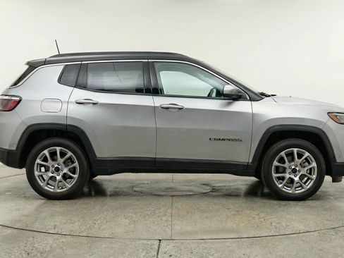 Used 2025 Jeep Compass Limited image 11