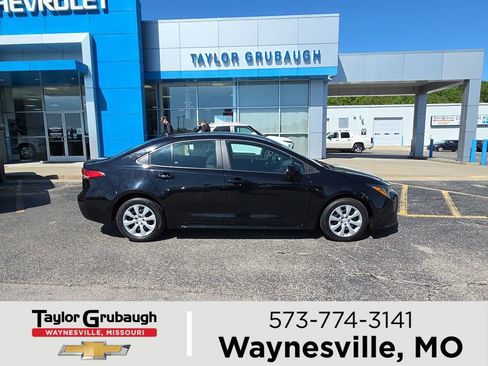 Used 2024 Toyota Corolla LE FWD image 1