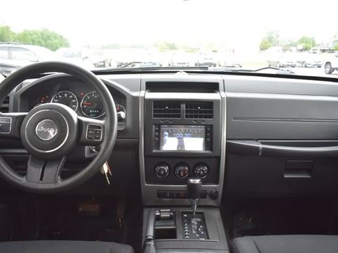 Used 2011 Jeep Liberty Sport AWD/4WD image 30